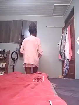 Prettybecs online show from 12.15.25