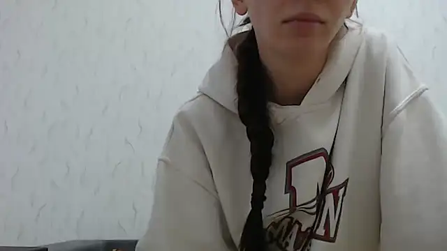 Snapshot of HoneyWiles chatting on 01.14.26 HoneyWiles online show from 01.14.26