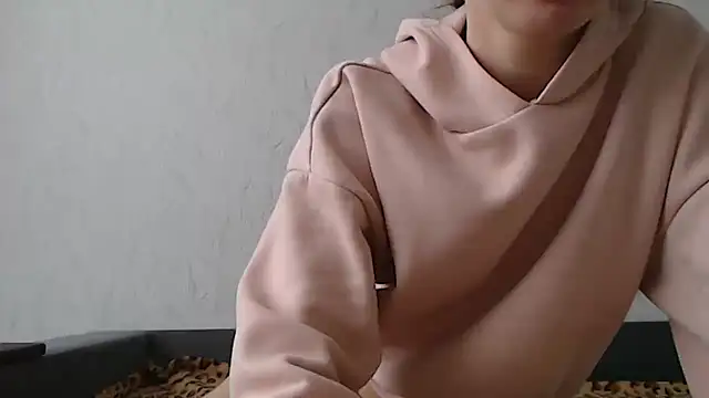 Snapshot of HoneyWiles chatting on 02.12.26 HoneyWiles online show from 02.12.26