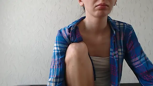 Snapshot of HoneyWiles chatting on 03.25.26 HoneyWiles online show from 03.25.26