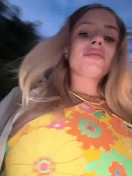 Snapshot of BritneyDimond chatting on 12.10.24 BritneyDimond online show from 12.10.24