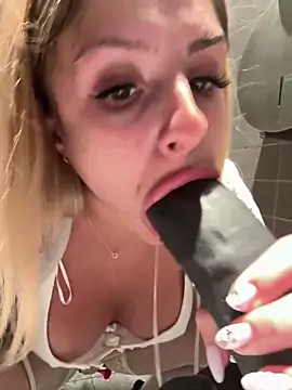 Snapshot of BritneyDimond chatting on 12.13.24 BritneyDimond online show from 12.13.24