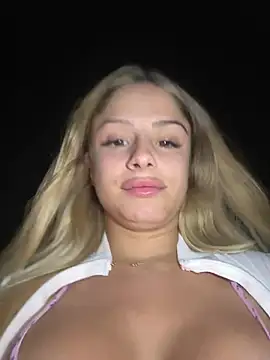 Snapshot of BritneyDimond chatting on 12.17.24 BritneyDimond online show from 12.17.24