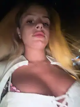 Snapshot of BritneyDimond chatting on 12.20.24 BritneyDimond online show from 12.20.24