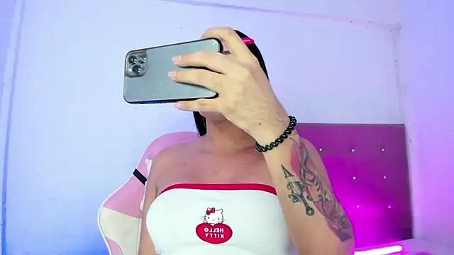 Snapshot of OSORIOMAFE chatting on 10.30.25 OSORIOMAFE online show from 10.30.25