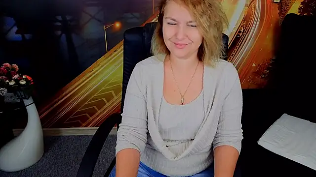 Snapshot of EmmaxPark chatting on 12.02.25 EmmaxPark online show from 12.02.25