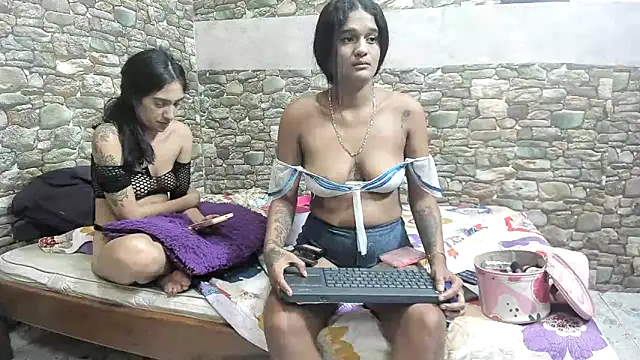Snapshot of chicamir22 chatting on 12.24.24 chicamir22 online show from 12.24.24