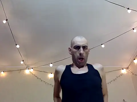 Snapshot of HandsomeAlfie chatting on 09.18.25 HandsomeAlfie online show from 09.18.25