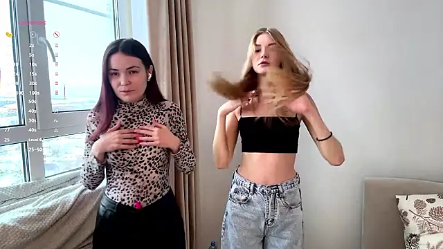 Snapshot of EllenReeves chatting on 02.14.26 EllenReeves online show from 02.14.26