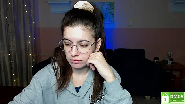Snapshot of Aminabeatris chatting on 02.17.25 Aminabeatris online show from 02.17.25