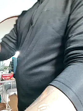 Snapshot of crisconst chatting on 10.25.25 crisconst online show from 10.25.25