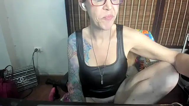 Snapshot of VenusX chatting on 02.15.26 VenusX online show from 02.15.26