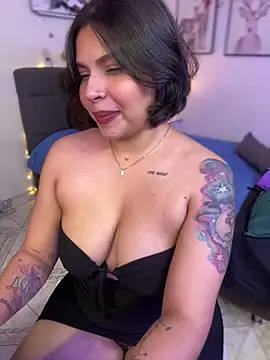 GigiiStone online show from 02.18.25