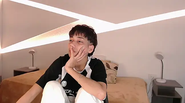 hot little bunny online show from 01.17.25