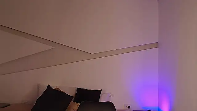 hot little bunny online show from 03.10.25