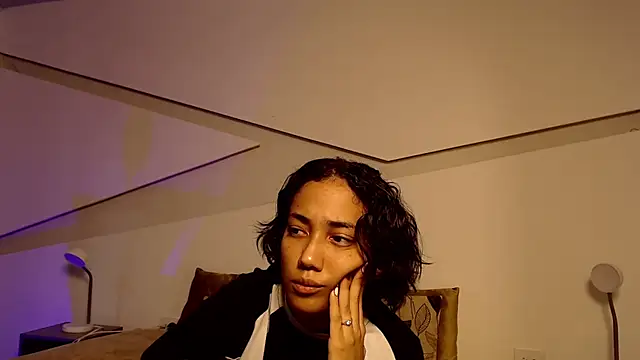 hot little bunny online show from 09.08.25