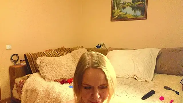 YourQueenX online show from 03.30.26