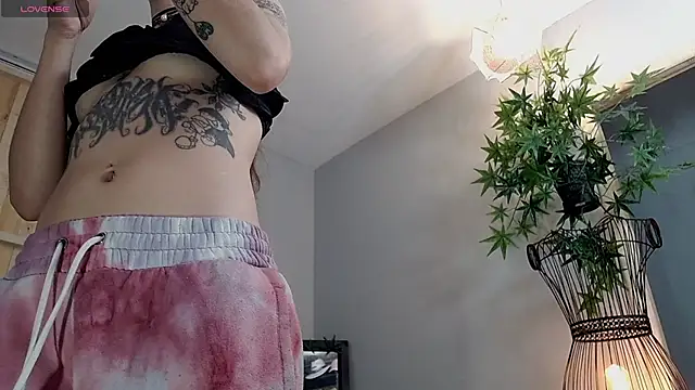 Snapshot of VickyJackson_ chatting on 01.12.25 VickyJackson  online show from 01.12.25
