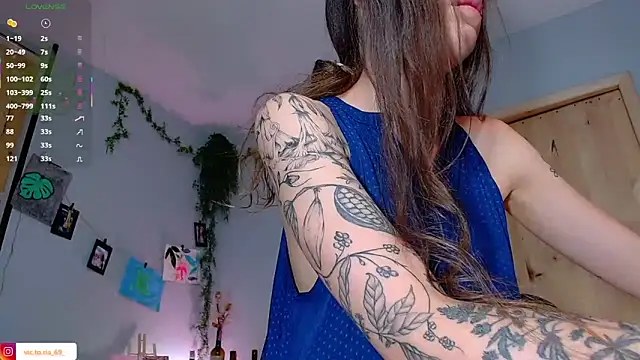 Snapshot of VickyJackson_ chatting on 10.02.25 VickyJackson  online show from 10.02.25