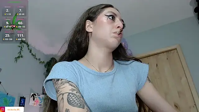 Snapshot of VickyJackson_ chatting on 10.11.25 VickyJackson  online show from 10.11.25