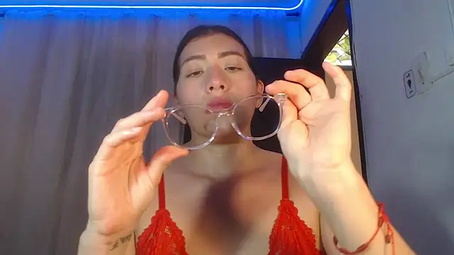 DaMikaela  online show from 02.21.25