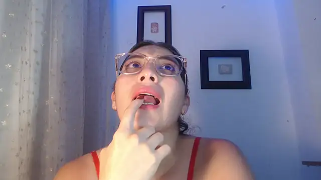 DaMikaela  online show from 03.05.25