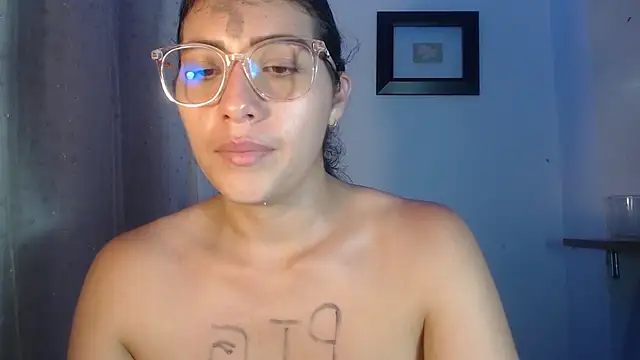 DaMikaela  online show from 03.05.25