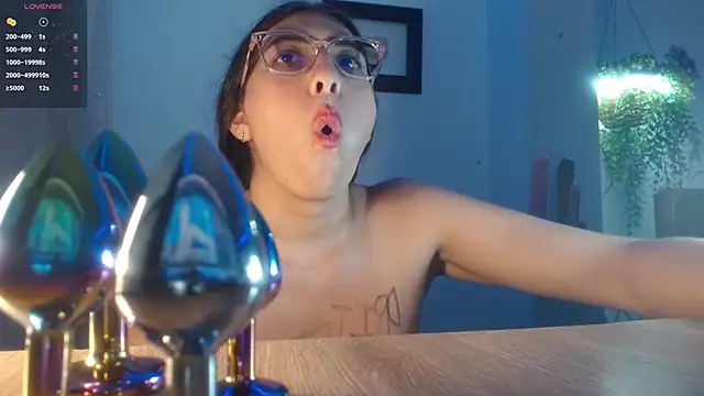 DaMikaela  online show from 09.25.25