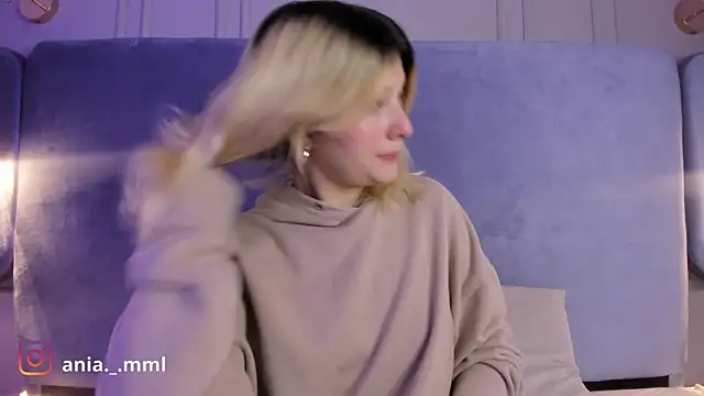 Snapshot of Ania_jones chatting on 09.24.25 Ania jones online show from 09.24.25