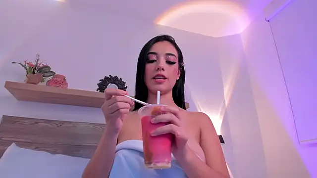 Snapshot of caroline22z chatting on 01.25.25 caroline22z online show from 01.25.25