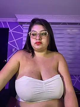 Snapshot of MiiaaJoness chatting on 10.22.25 MiiaaJoness online show from 10.22.25