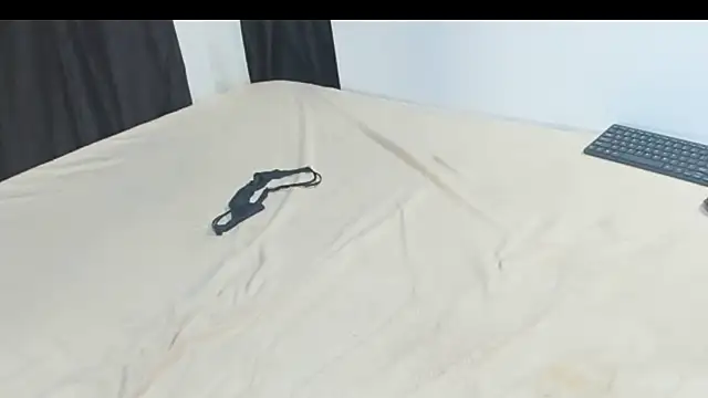 Yummy squirter online show from 03.16.25