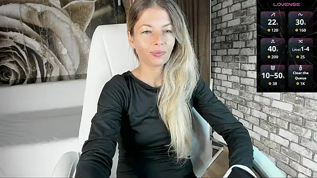 Snapshot of Eva_Melow chatting on 09.19.25 Eva Melow online show from 09.19.25