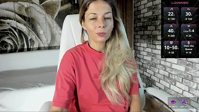 Snapshot of Eva_Melow chatting on 10.01.25 Eva Melow online show from 10.01.25