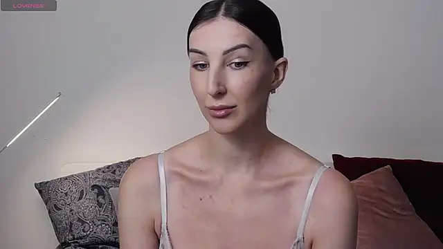 Snapshot of -Allure- chatting on 11.11.25 -Allure- online show from 11.11.25