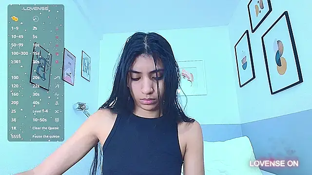 Snapshot of littlee_emilyy_ chatting on 12.18.24 littlee emilyy online show from 12.18.24