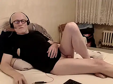 Snapshot of HornyRalfi55 chatting on 12.22.24 HornyRalfi55 online show from 12.22.24