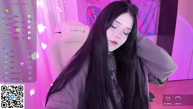 Snapshot of SelenaCute chatting on 05.29.26 SelenaCute online show from 05.29.26