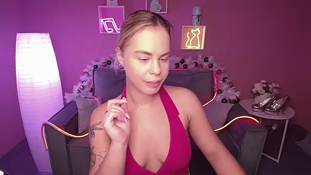 Snapshot of RikaRaily chatting on 12.20.24 RikaRaily online show from 12.20.24