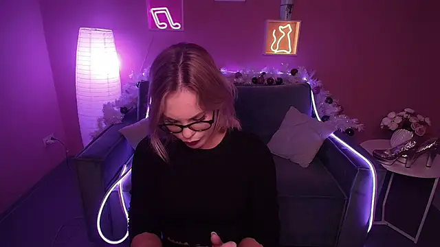 Snapshot of RikaRaily chatting on 01.17.25 RikaRaily online show from 01.17.25