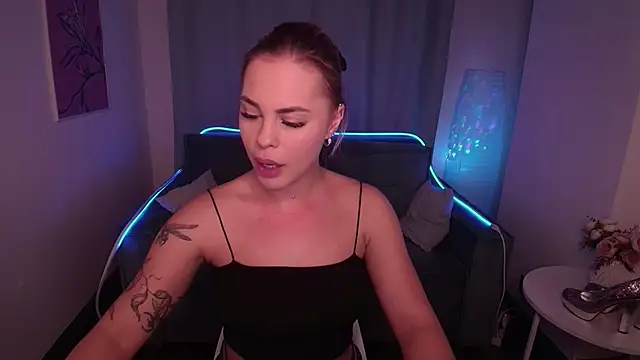 Snapshot of RikaRaily chatting on 02.25.25 RikaRaily online show from 02.25.25