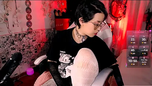 kitty roxy online show from 09.17.25