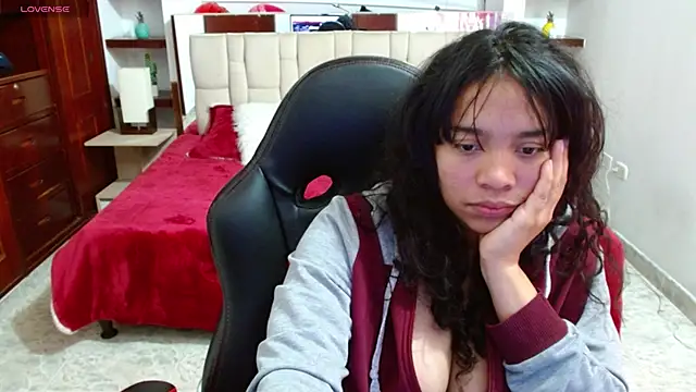 laureentt  online show from 03.04.25