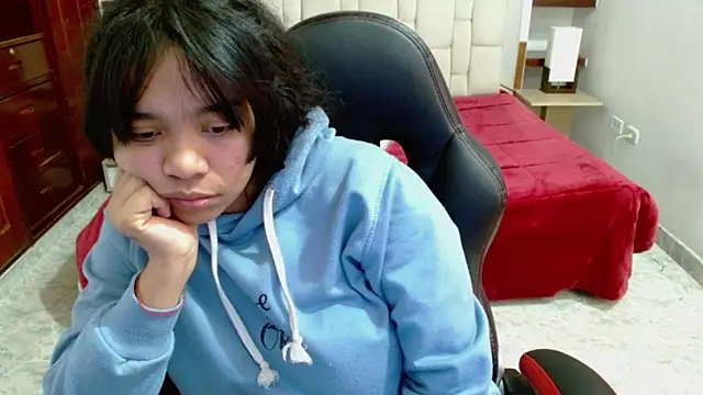 laureentt  online show from 03.12.25