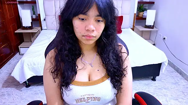 laureentt  online show from 09.11.25