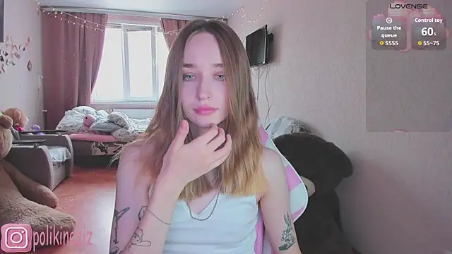 Snapshot of MoonDust chatting on 05.19.26 MoonDust online show from 05.19.26
