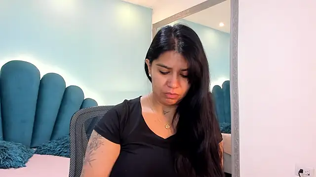 sharlott18 online show from 11.22.25