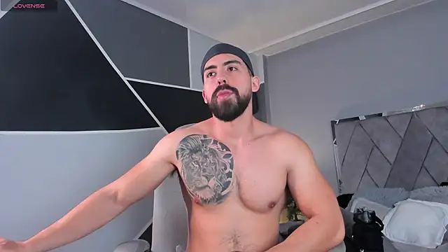 Snapshot of Markbrown chatting on 12.10.24 Markbrown online show from 12.10.24