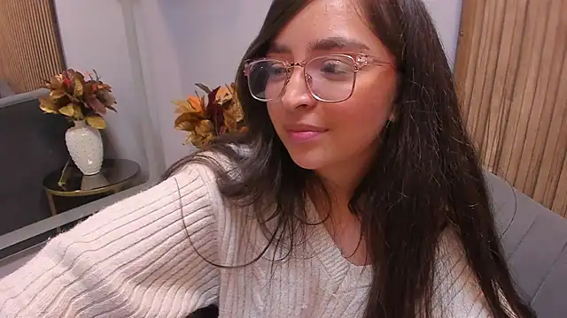 Snapshot of Eva_Macalliter chatting on 12.18.24 Eva Macalliter online show from 12.18.24