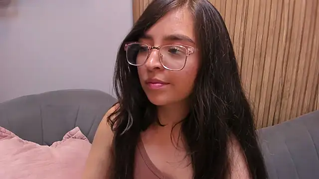 Snapshot of Eva_Macalliter chatting on 12.28.24 Eva Macalliter online show from 12.28.24